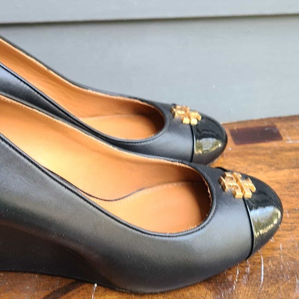 Tory Burch Everly Cap Toe Wedge Black Pumps Size 7 - Picture 3 of 15